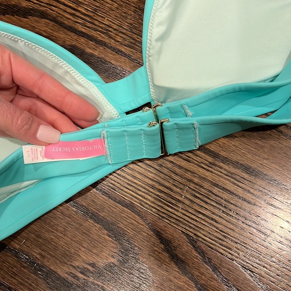 Victoria’s Secret bikini top - Picture 3 of 3
